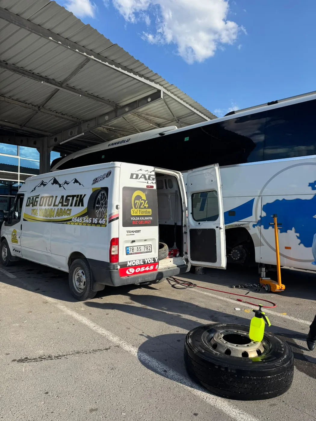 Otobüs garajı lastik servisi